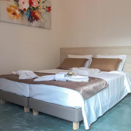 Danai House דירה