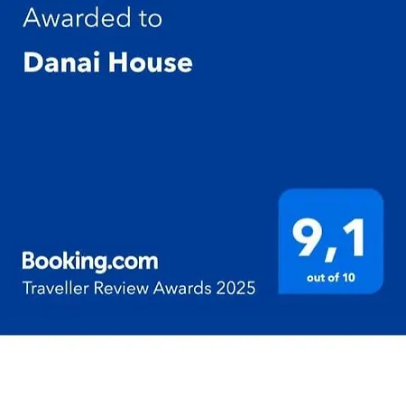Danai House דירה