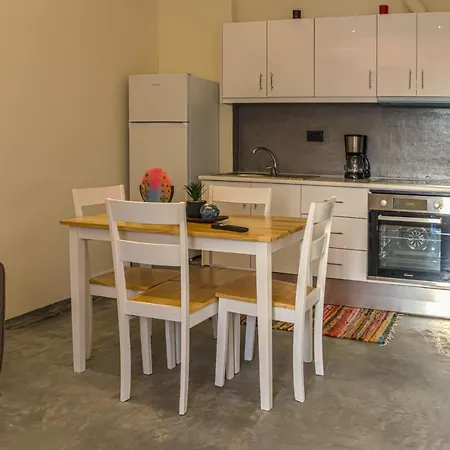 Danai House Апартаменти